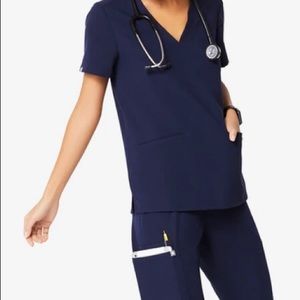 Figs scrub set in navy